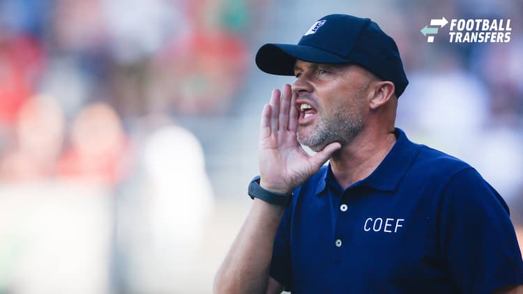 Dick Schreuder als trainer van NEC.