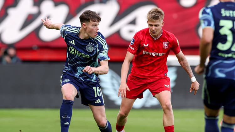 James McConnell kon niet imponeren namens Ajax tegen FC Twente.