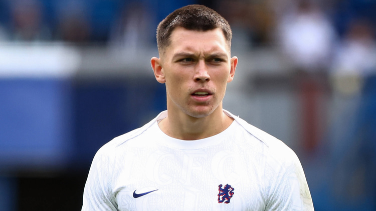 Gabriel Slonina's career has gone downhill since joining Chelsea