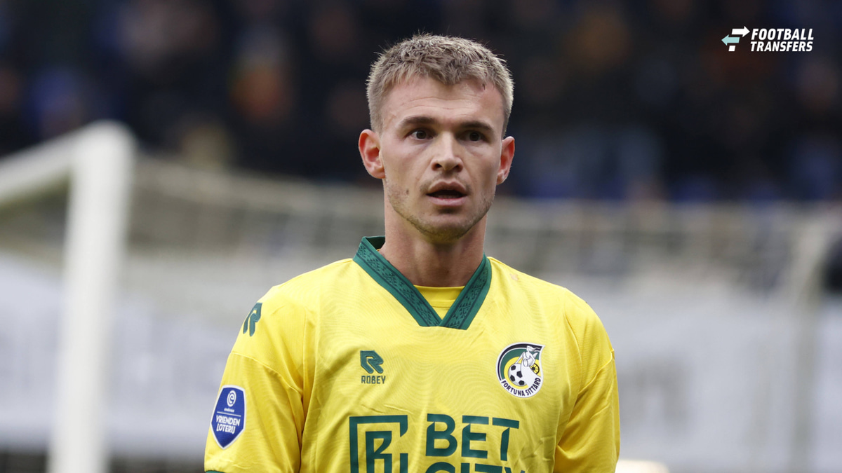 2025-02-09 Fortuna Sittard v AFC Ajax - Dutch Eredivisie SITTARD , NETHERLANDS - FEBRUARY 9: Daley Sinkgraven of Fortuna Sittard looks on during the Dutch Eredivisie match between Fortuna Sittard and AFC Ajax at Fortuna Sittard Stadion on February 9...