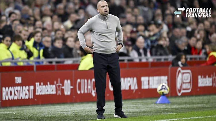 John Heitinga tijdens zijn laatste Eredivisie-wedstrijd als Ajax-trainer.