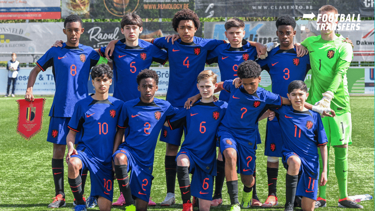 Seb Huntelaar (9) als speler van Oranje-15 tegen België.