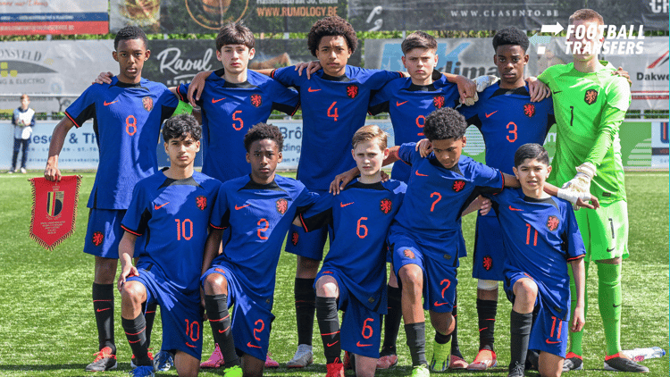 Seb Huntelaar (9) als speler van Oranje-15 tegen België.