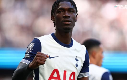 19th October 2024; Tottenham Hotspur Stadium, London, England; Premier League Football, Tottenham Hotspur versus West Ham United; Yves Bissouma of Tottenham Hotspur celebrates after he scored for 2-1 in the 52nd minute  ActionPlus12704529 ShaunxBroo...