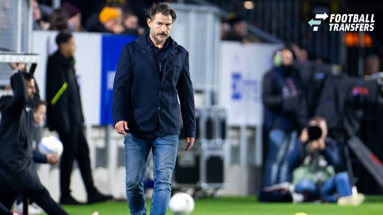 Carl Hoefkens tijdens de wedstrijd tegen Telstar.