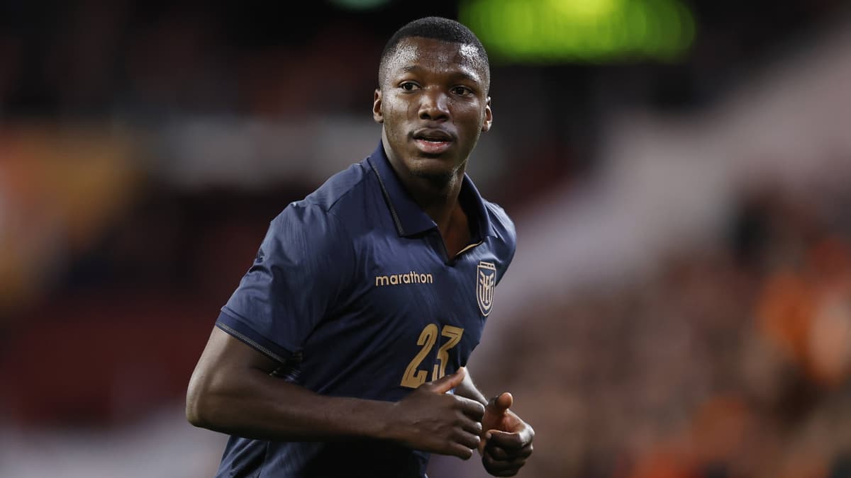 Chelsea told unbelievable price tag for midfield solution
