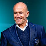 Wim Kieft uit zijn bedenkingen bij de keuze van Ajax om John Heitinga en Marcel Keizer aan te stellen. In gesprek met Pierre van Hooijdonk benadrukt Kieft zondagavond in Studio Voetbal met name verbaasd te zijn over de trainers, die enkele jaren g...