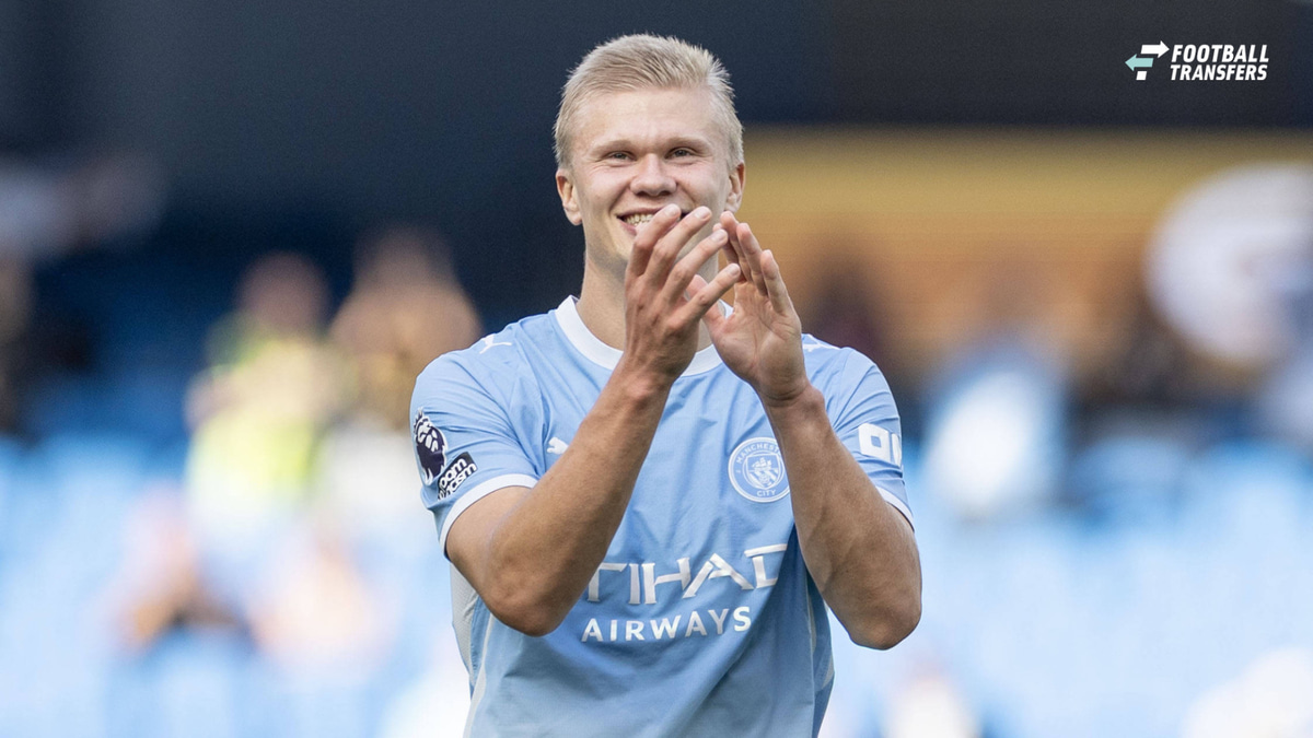 Manchester City v Sunderland - Premier League 2026 27 Erling Haaland 9 of Manchester City F.C. salutes the fans at full time during the Premier League match between Manchester City and Sunderland at the Etihad Stadium in Manchester, on September 20,...