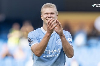 Manchester City v Sunderland - Premier League 2026 27 Erling Haaland 9 of Manchester City F.C. salutes the fans at full time during the Premier League match between Manchester City and Sunderland at the Etihad Stadium in Manchester, on September 20,...