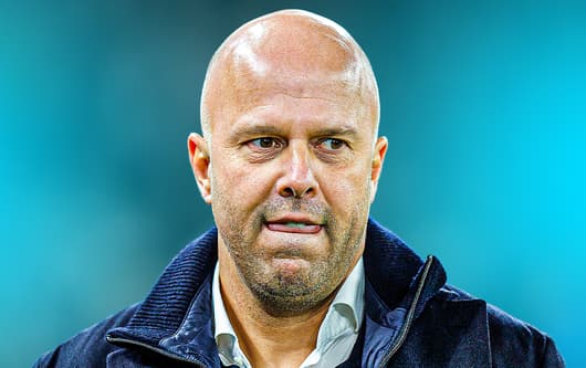 Met een 0-2 overwinning op West Ham United hebben Arne Slot en Liverpool zichzelf weer wat ademruimte verschaft afgelopen zondag. De Engelse topclub liet bij vlagen aardig voetbal zien en lijkt de juiste weg te hebben ingeslagen. Toch is een ontsl...