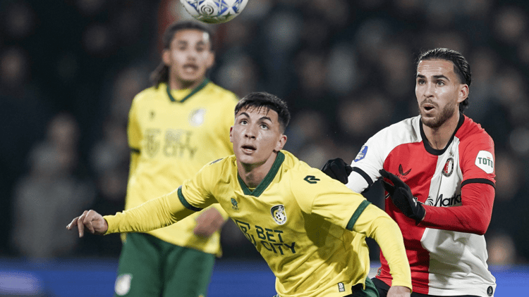 Ezequiel Bullaude heeft nog een contract tot medio 2027 bij Feyenoord.