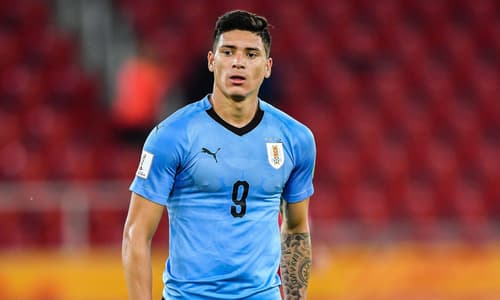 Can Darwin Nunez replace Luis Suarez at Barcelona?