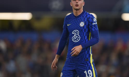 Mason Mount in action for Chelsea in the 2021/22 season