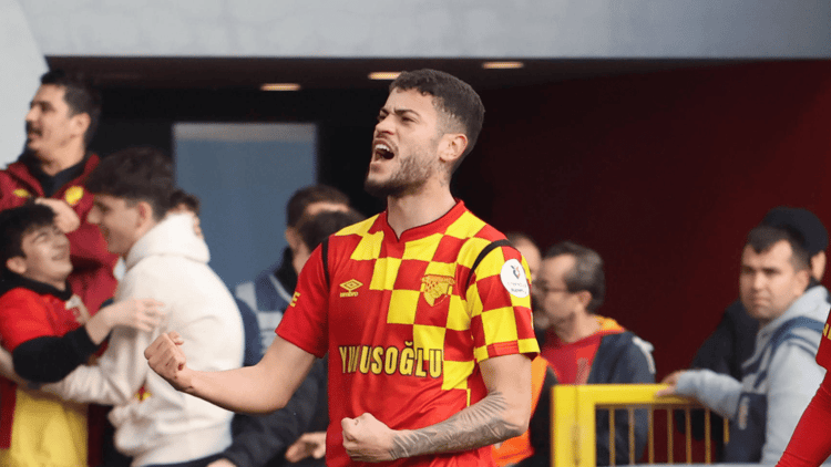 Rômulo in actie namens Göztepe