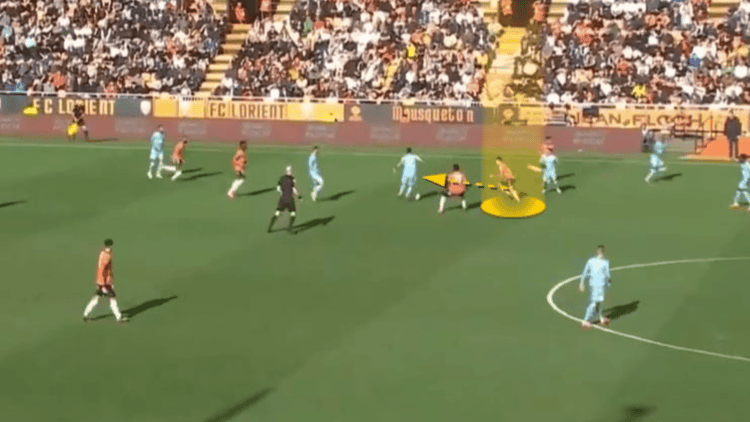 Le Fee poises himself perfectly