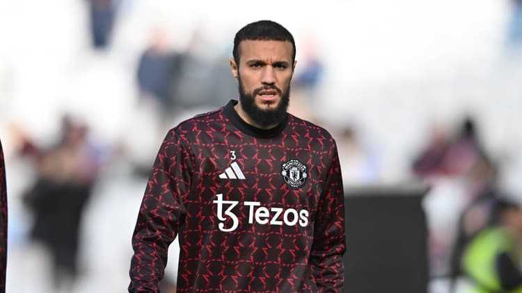 Noussair Mazraoui, Man Utd