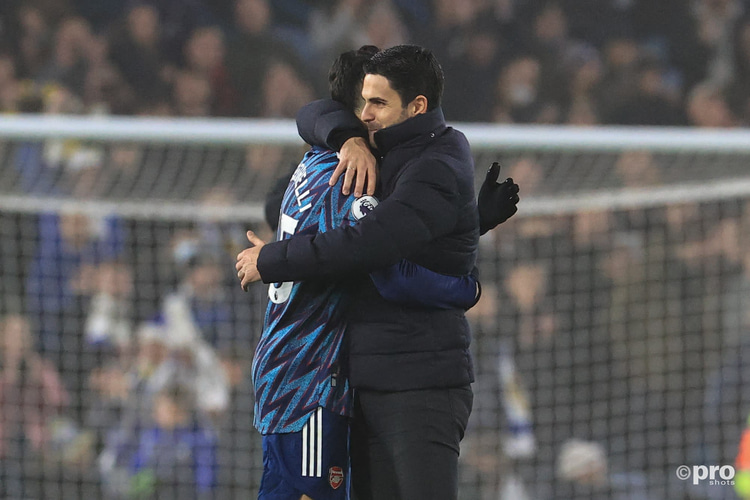 Arsenal boss Mikel Arteta congratulates Gabriel Martinelli against Leeds in EPL