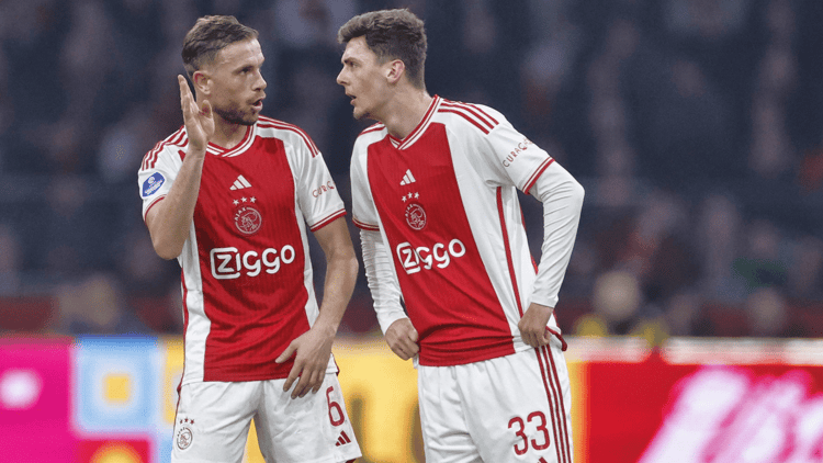 Benjamin Tahirovic (rechts) samen met Jordan Henderson.