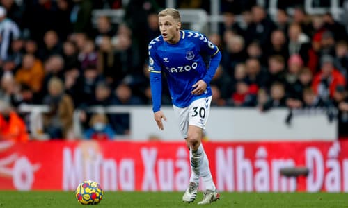 Everton's on-loan Man Utd manager Donny van de Beek
