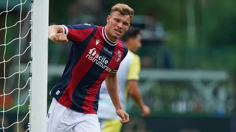 Het contract van Sydney van Hooijdonk met Bologna loopt nog twee seizoenen door.