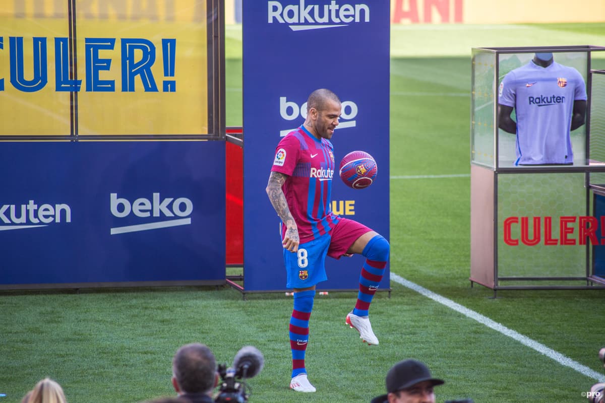 Dani Alves, Barcelona, 2021-22