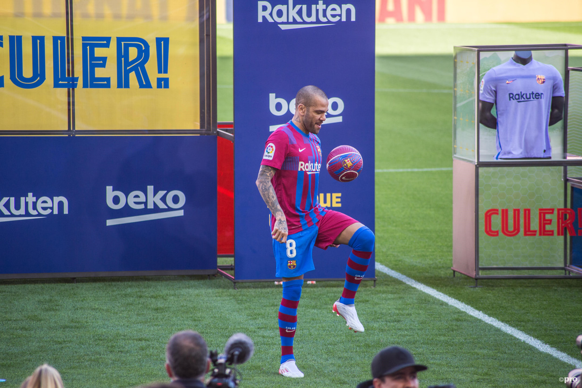 Dani Alves, Barcelona, 2021-22