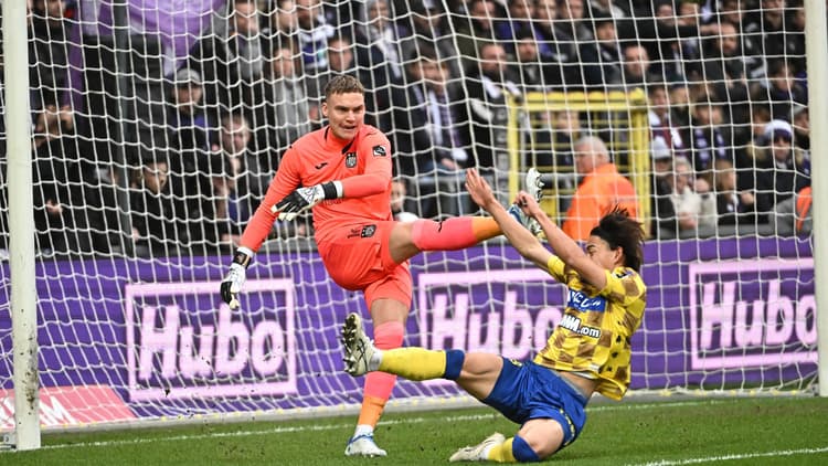 Bart Verbruggen speelde dit seizoen al 24 wedstrijden in het eerste van Anderlecht.