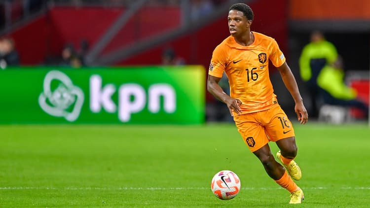 Voor Louis van Gaal is Tyrell Malacia voorlopig de stand-in van Nathan Aké. 