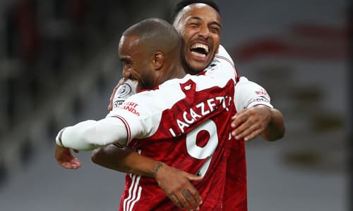Aubameyang and Lacazette argue over Ozil’s No.10 shirt!