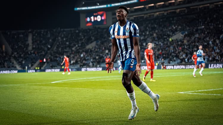 Samu Aghehowa celebrates scoring for Porto
