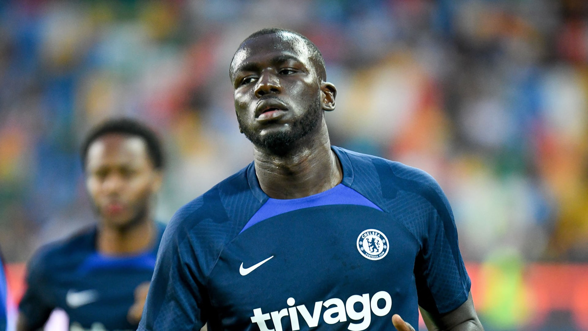 Kalidou Koulibaly warming up for Chelsea.