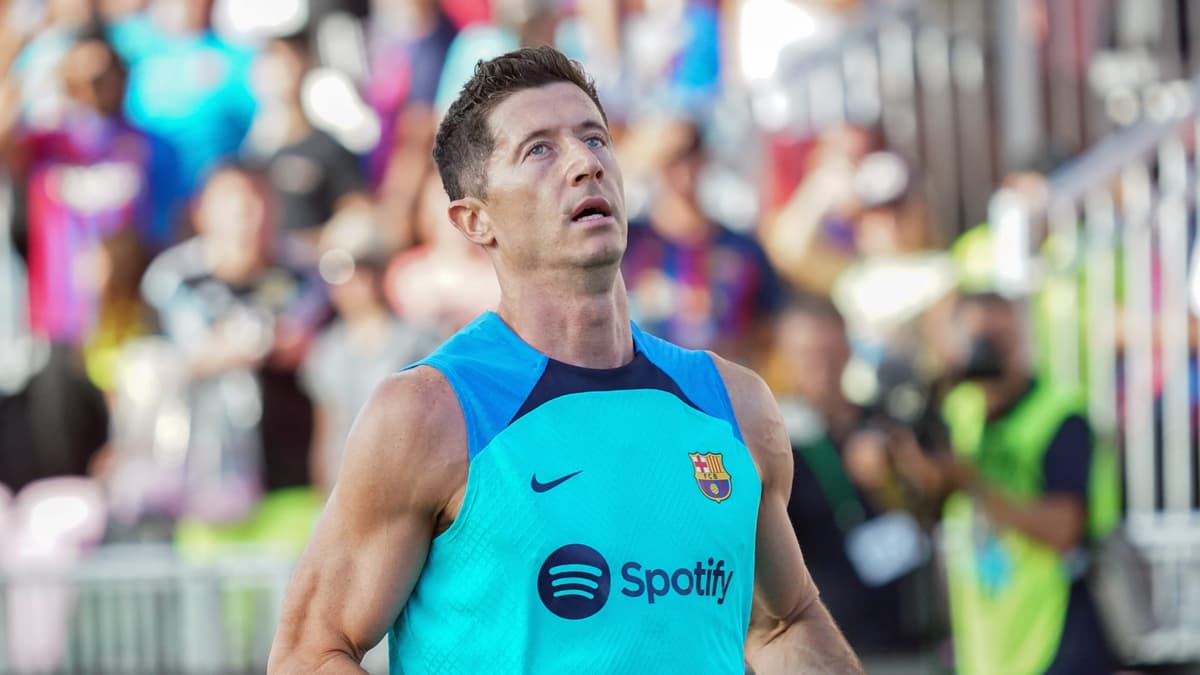 Robert Lewandowski in training with Barcelona.
