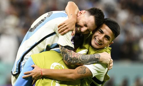 Lionel Messi, Thiago Almada, Argentina