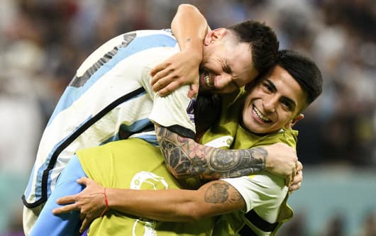 Lionel Messi, Thiago Almada, Argentina