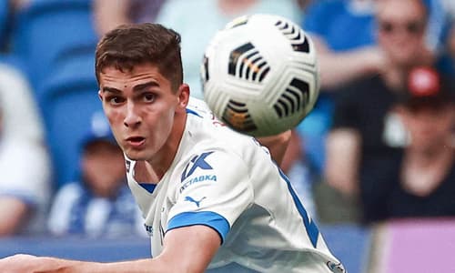 Arsen Zakharyan in action for Dynamo Moscow