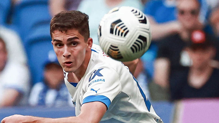 Arsen Zakharyan in het shirt van Dinamo Moskou.