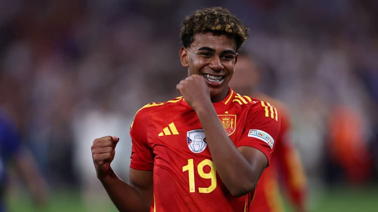 Lamine Yamal in Spain action