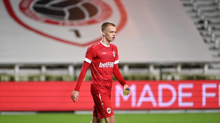 Arthur Vermeeren doorliep de jeugdopleiding van Royal Antwerp en heeft inmiddels al zestien wedstrijden in de hoofdmacht achter zijn naam staan.