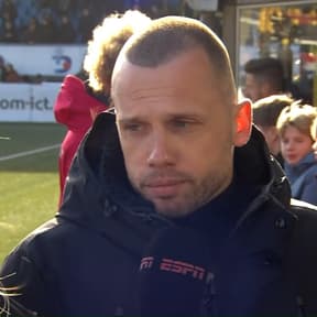 Heitinga drukt meteen stempel met cruciale regel: 'Dan zit je gewoon niet bij de selectie'