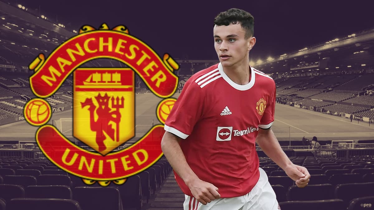 Zach Giggs playing for Man Utd's youth team