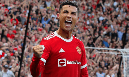 Ronaldo makes his debut for Manchester United
