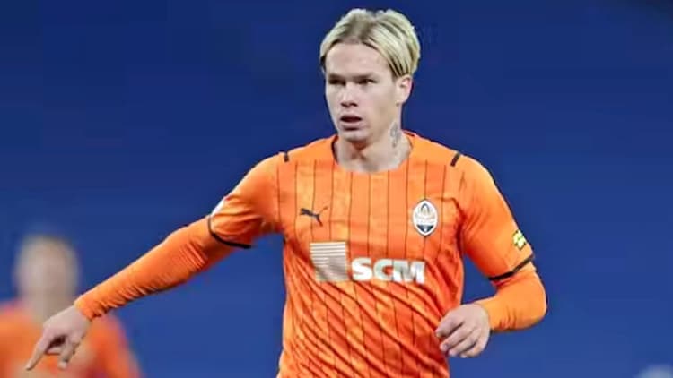 Mykhaylo Mudryk in action for Shakhtar Donetsk.