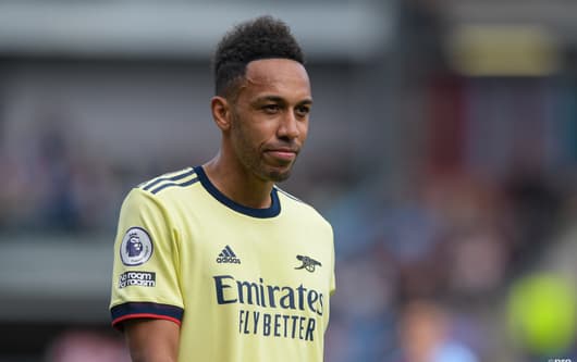 Pierre-Emerick Aubameyang playing for Arsenal in a Premier League game against Burnley in the 2021-22 season.