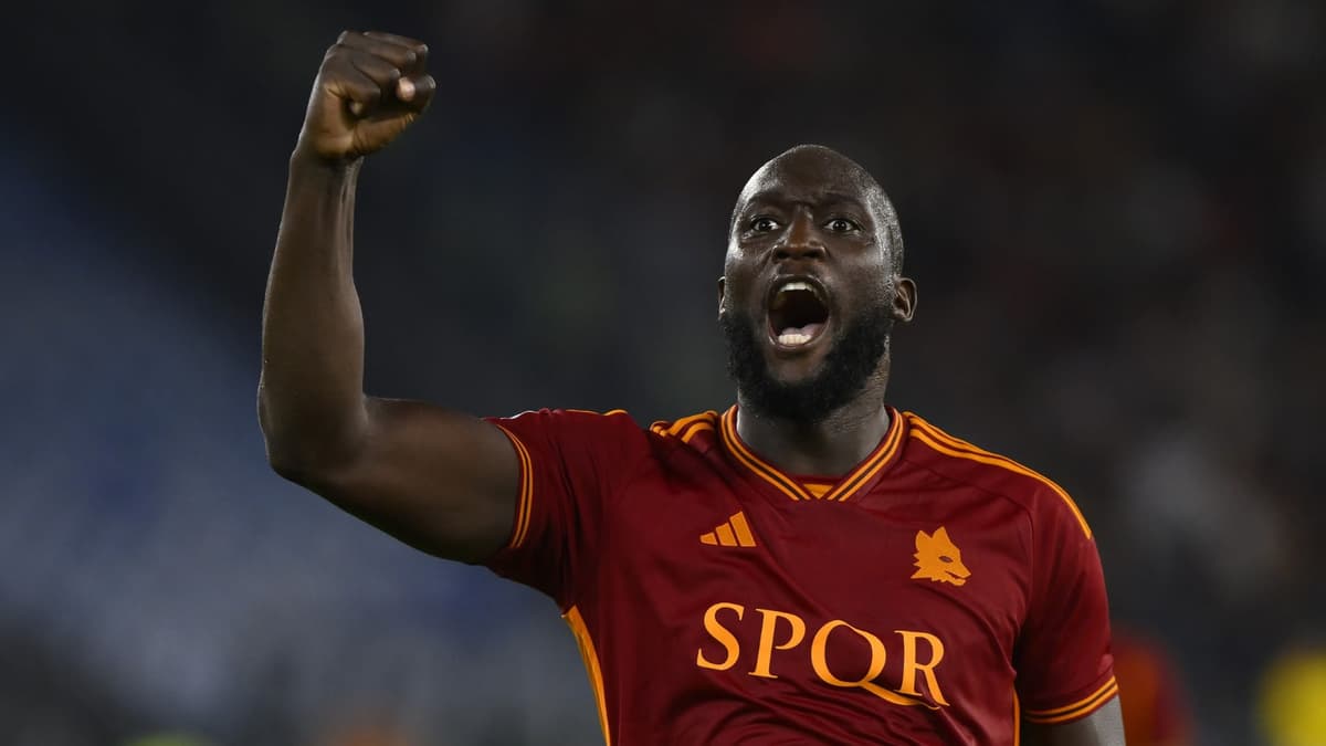 Romelu Lukaku celebrates his first Roma goal against Empoli