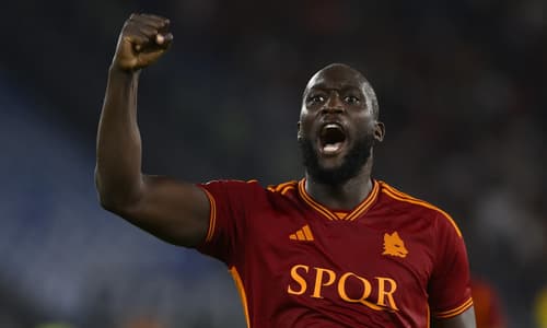 Romelu Lukaku celebrates his first Roma goal against Empoli