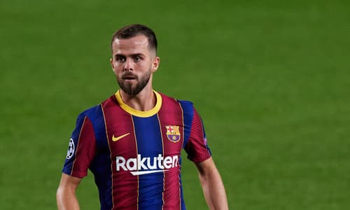 Pjanic hits out at lack of Barcelona playing time