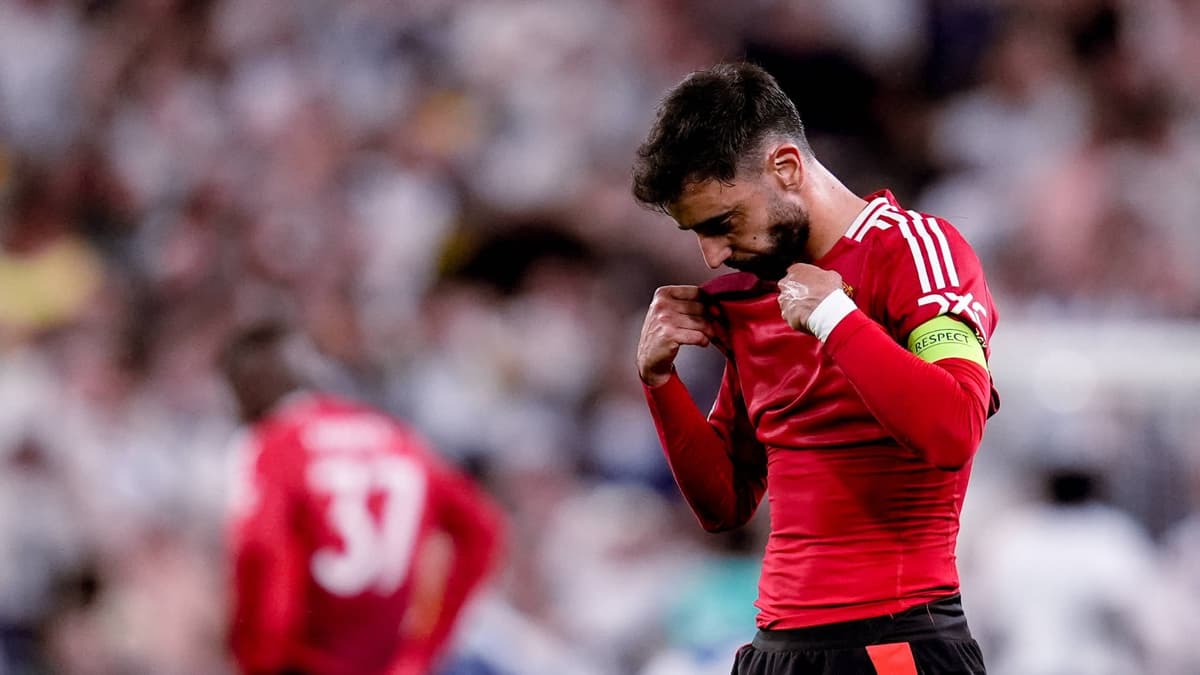 Bruno Fernandes reacts after Man Utd lose the 2024/25 Europa League final to Tottenham