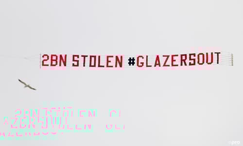 ‘£2 billion stolen’ – Man Utd fans fly #GlazersOut banner over Leeds