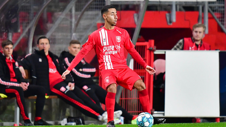 Anass Salah-Eddine ligt nog tot medio 2025 vast in Amsterdam.