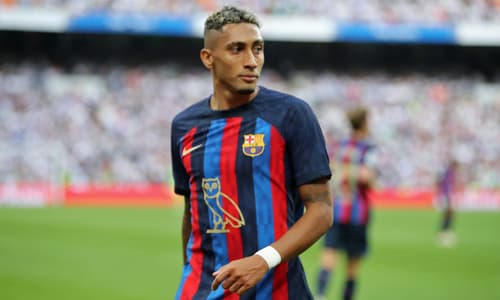 Raphinha playing for Barcelona against Real Madrid.